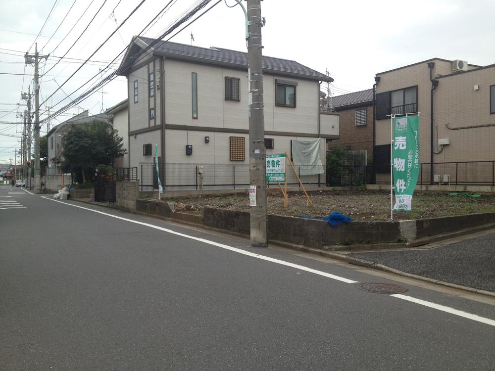 Local photos, including front road. Local (10 May 2013) Shooting