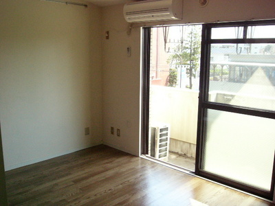 Living and room. Room 1