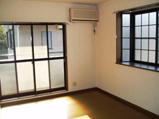 Living and room. Bright living room!