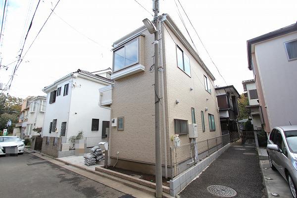 Local photos, including front road. Local (November 10, 2013) Shooting