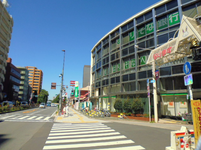 Bank. Resona Bank Narimasu 582m to the branch (Bank)