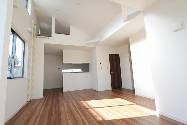 Living. B Building Living (November 30, 2013) Shooting