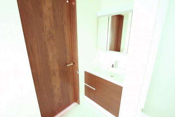 Wash basin, toilet. B Building basin (November 30, 2013) Shooting