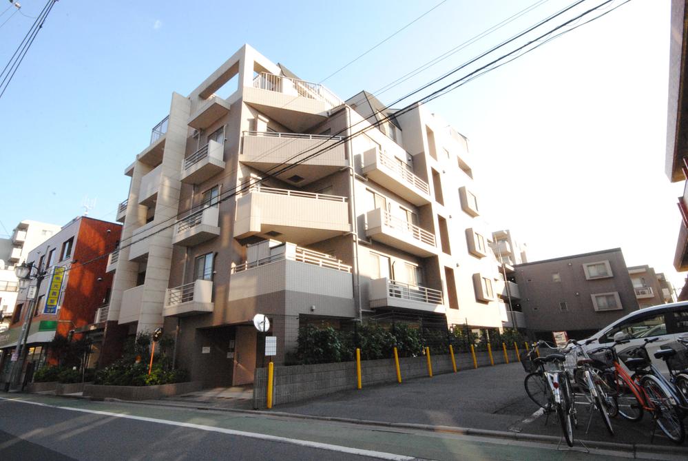 Local appearance photo. Local (11 May 2012) shooting