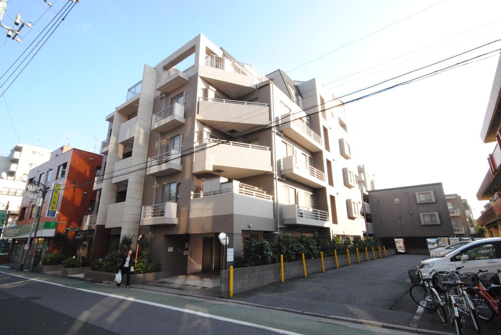 Local appearance photo. Local (11 May 2012) shooting