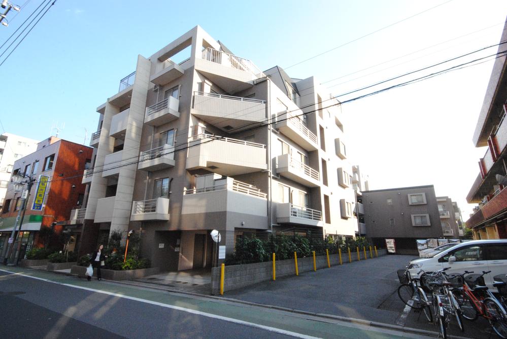 Local appearance photo. Local (11 May 2012) shooting