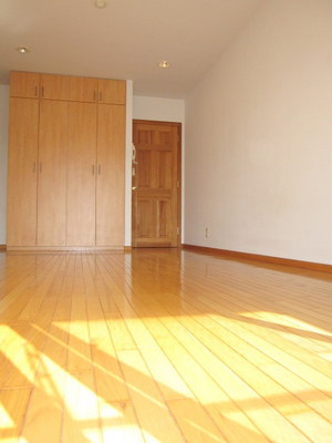 Living and room. Per diem good