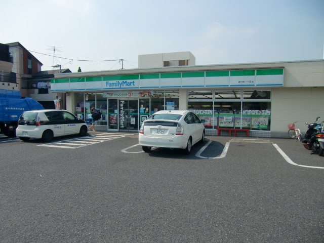 Convenience store. FamilyMart Kasuga-cho chome store up (convenience store) 383m