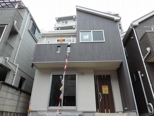 Local appearance photo. Local (11 May 2013) Shooting