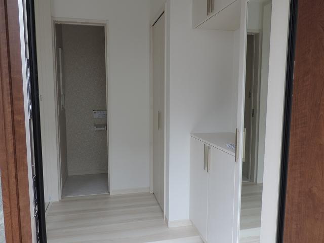 Entrance. Local (11 May 2013) Shooting