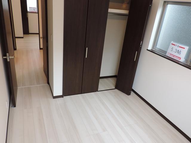 Non-living room. Indoor (11 May 2013) Shooting