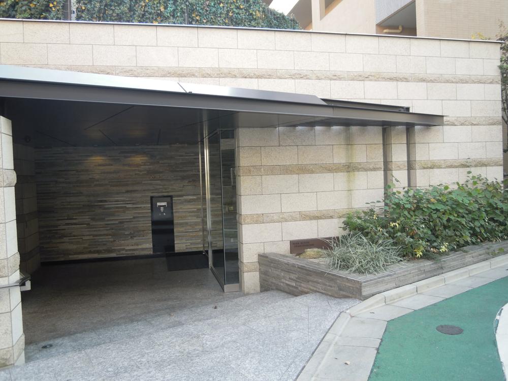 Entrance. Common areas