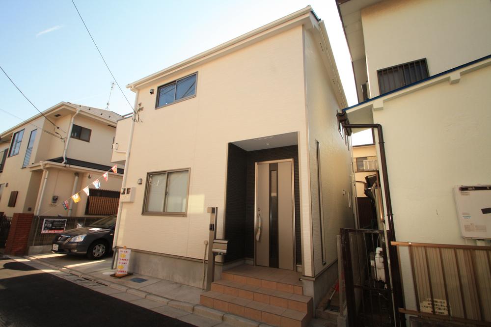 Local appearance photo. Local (12 May 2013) Shooting