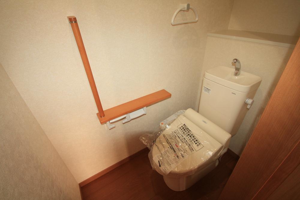 Toilet. Indoor (12 May 2013) Shooting