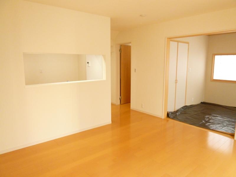 Same specifications photos (living). Seller construction cases _ living