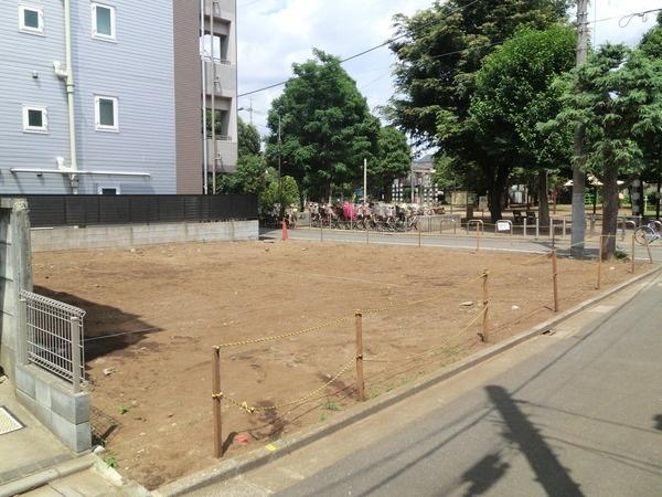 Local photos, including front road. Local (July 2013) Shooting