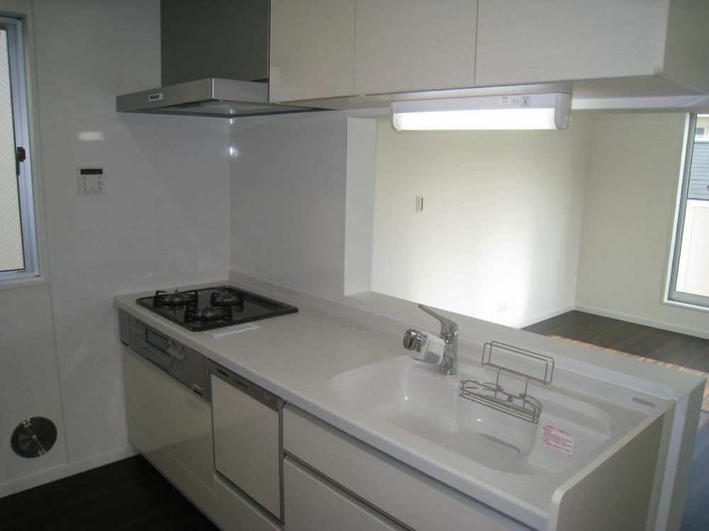 Same specifications photo (kitchen). Seller construction cases _ Kitchen