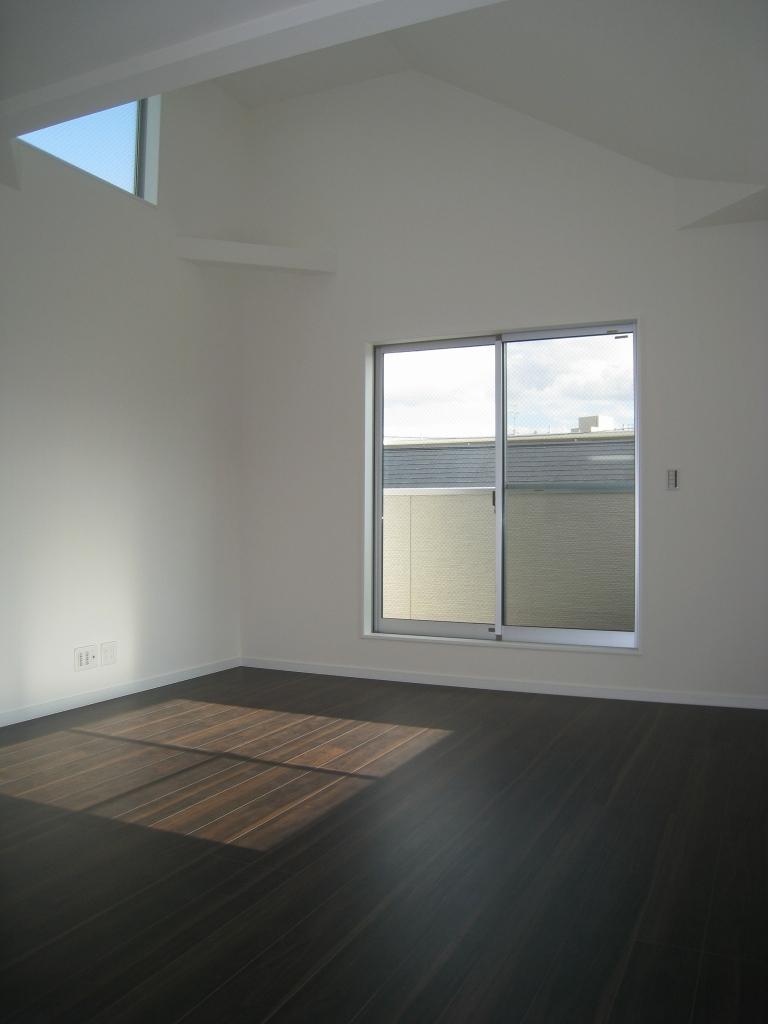 Same specifications photos (living). Seller construction cases _ living