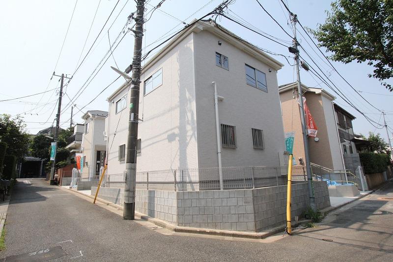 Local photos, including front road. Local (August 12, 2013) Shooting