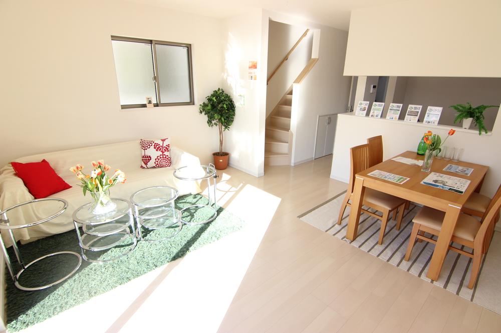 Living. Same specification model room living