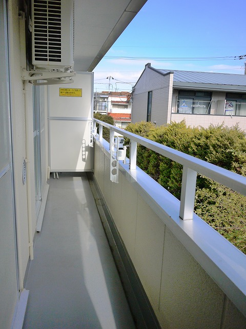 Balcony. Jose you full of laundry in the spacious balcony