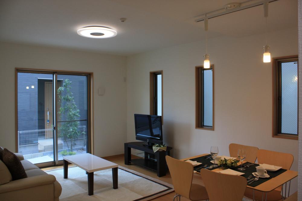 Same specifications photos (living). Easy-to-use living thought the trains