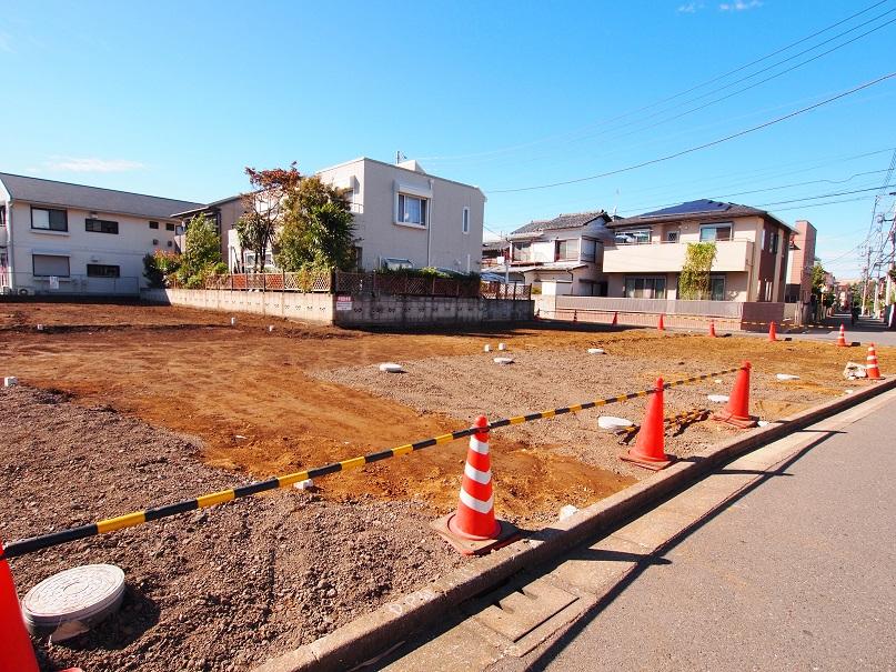 Local photos, including front road. Local (10 May 2013) Shooting
