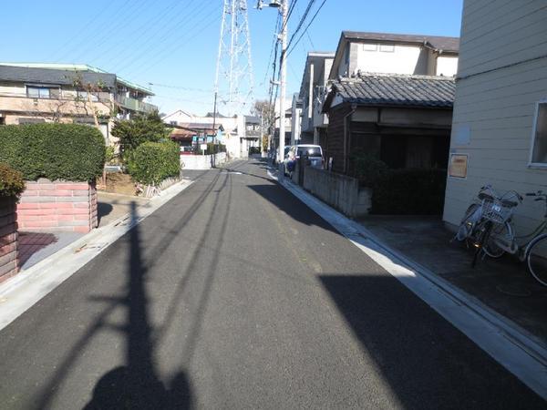 Local photos, including front road. Local (12 May 2012) shooting