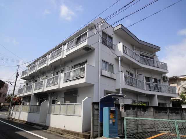 Building appearance. Sunny! Facilities are enriched, too