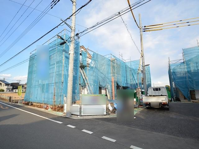 Local photos, including front road. Local photo (2013 December 12 shooting)