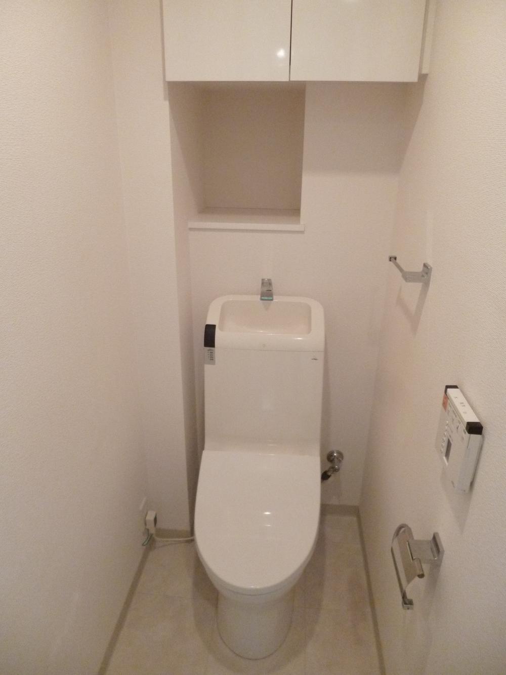 Toilet. Indoor (10 May 2013) Shooting