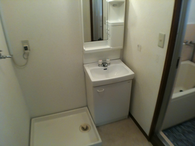 Washroom. Some of the happy independent wash basin.