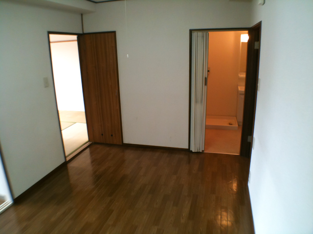 Living and room. It is also clear because there 6 quires more.