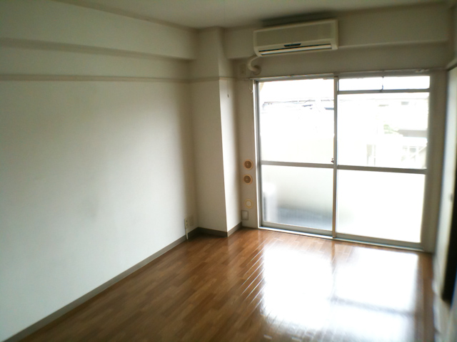 Other room space. Western-style facing the south balcony.