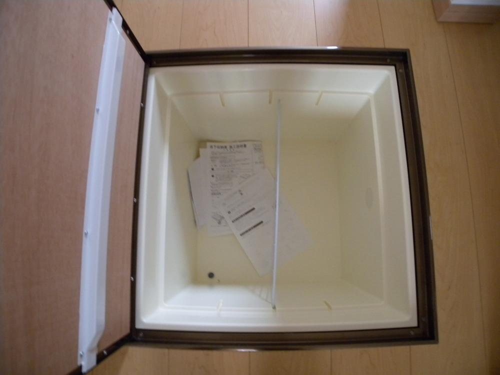 Other. Underfloor Storage