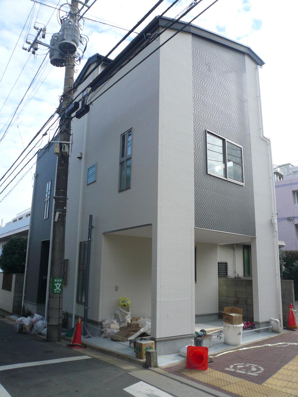 Local appearance photo. Local (12 May 2013) Shooting