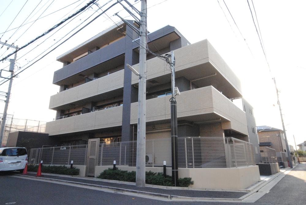 Local appearance photo. Local (11 May 2012) shooting