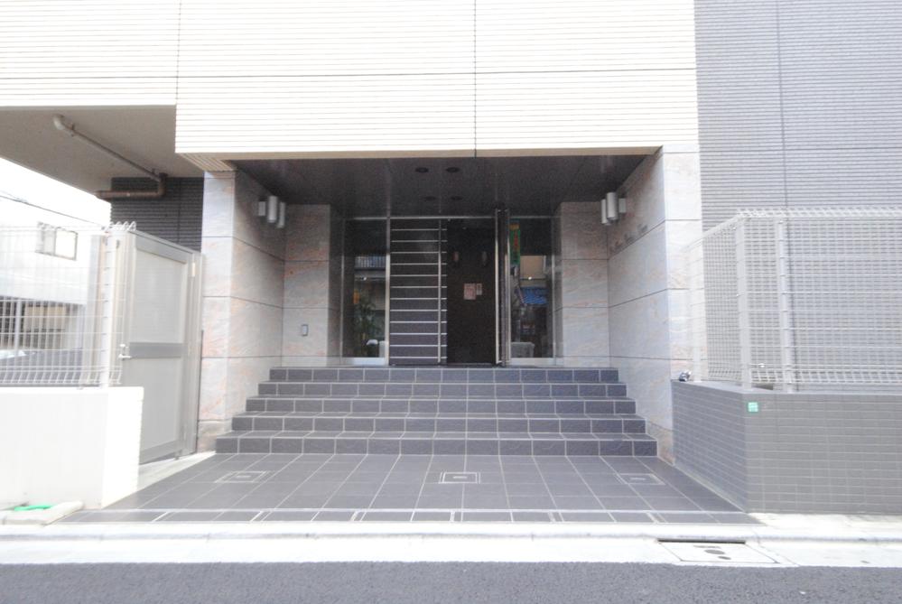 Entrance. Common areas