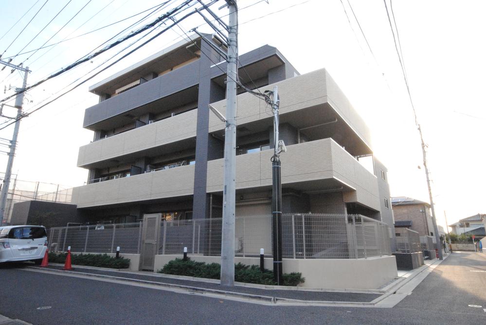 Local appearance photo. Local (11 May 2012) shooting