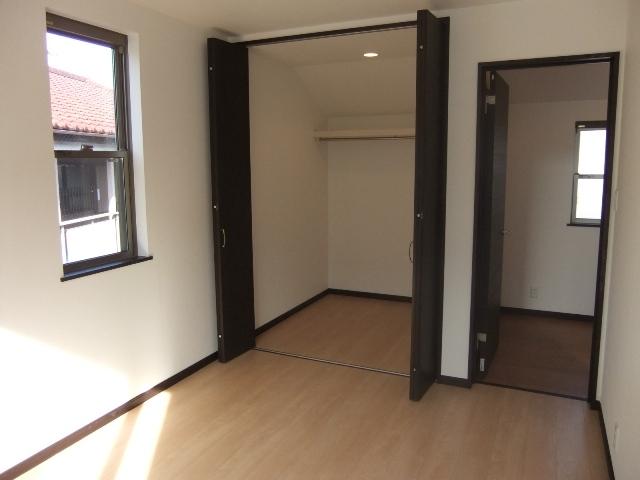 Same specifications photos (Other introspection). Same specifications