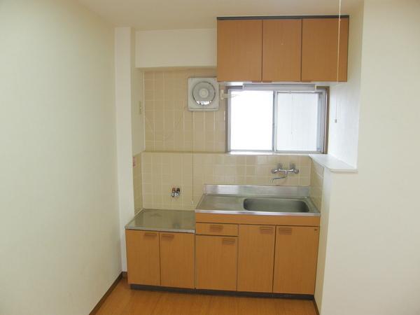 Kitchen. Kitchen with a hanging cupboard!