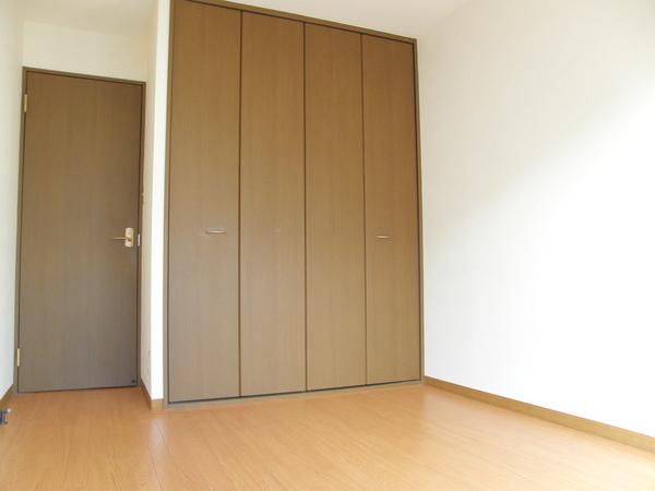 Receipt. There is a large closet!