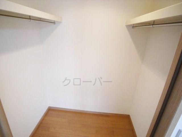 Receipt. Walk-in closet