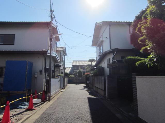 Local photos, including front road. Local (11 May 2013) Shooting