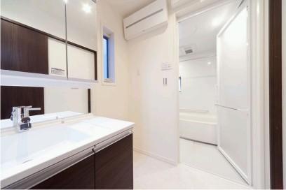 Wash basin, toilet. Indoor (April 2013) Shooting