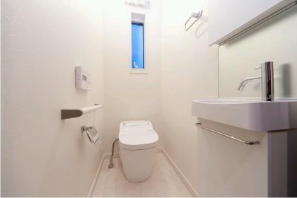 Toilet. Indoor (April 2013) Shooting