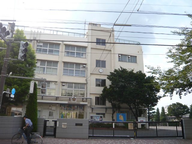 Junior high school. Municipal Oizumi Junior High School until the (junior high school) 1200m