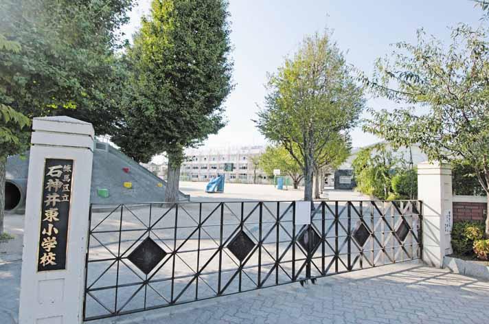 Primary school. Shakujii 275m to East Elementary School