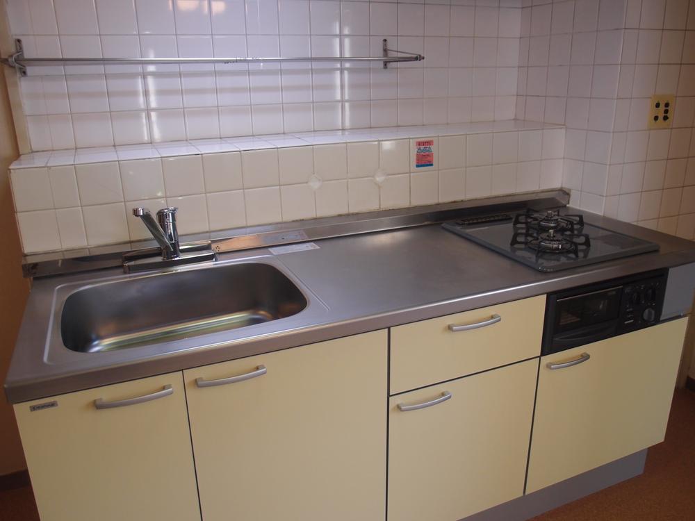 Kitchen. Indoor (12 May 2013) Shooting ~ December 2013 New replaced. ~