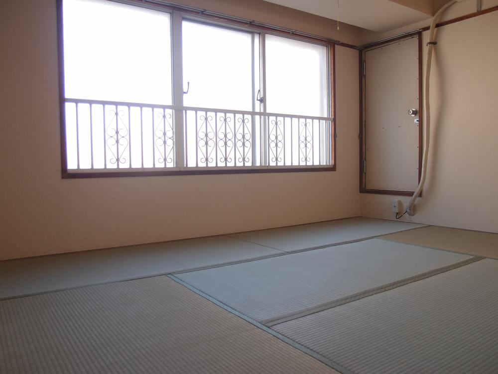 Non-living room. Indoor (12 May 2013) Shooting